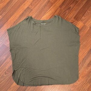 NWOT Anna & Ava olive Short Sleeve Top one size